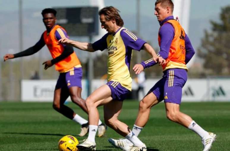 Alberto Navarro/Real Madrid - Legenda: Jogadores do Real Madrid durante treinamento da equipe -