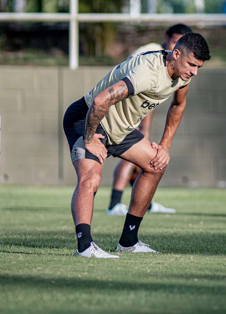 Camutanga em treino do Vitória