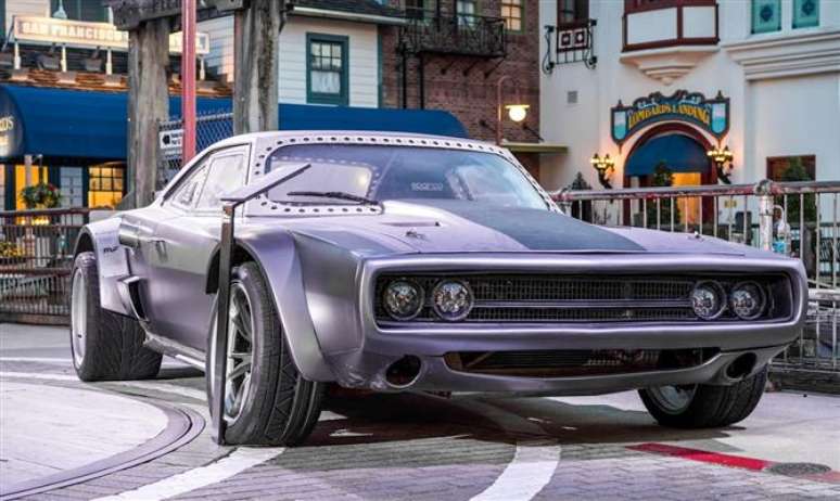 Possantes icônicos da franquia devem inspirar os carrinhos da montanha-russa. Será que o Dodge Charger do Toretto estará entre eles?