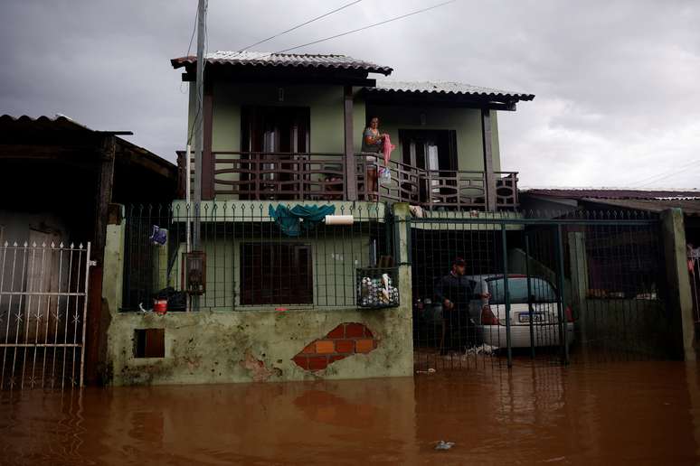 População do Rio Grande do Sul chove com enchentes 