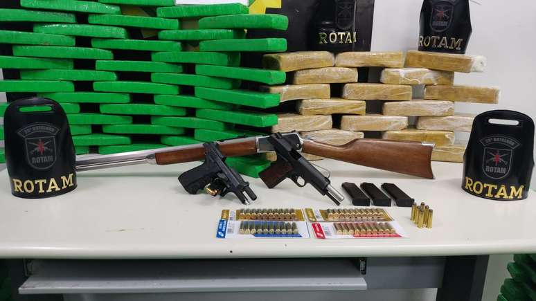 Motorhome que carregava cerca de R$ 2 milh&otilde;es em drogas &eacute; apreendido em Curitiba.