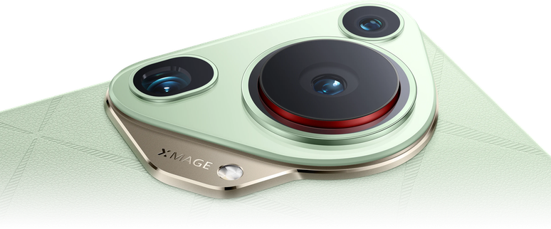 O Huawei Pura 70 Ultra chama atenção pela lente principal retrátil com sensor da classe de uma polegada e abertura variável, além da câmera telefoto periscópio com ampla abertura (Imagem: Reprodução/Huawei)