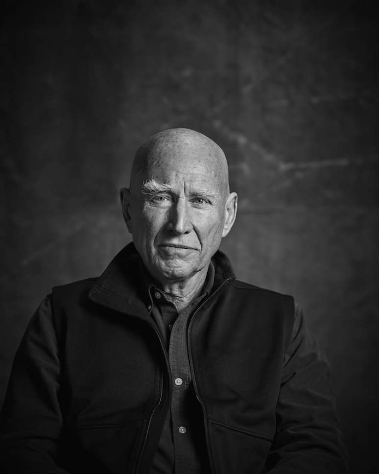 No início de sua carreira, Sebastião Salgado estava exilado na Europa e acompanhou as transformações políticas em Portugal, nos anos 1970.