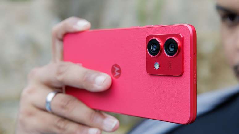 Moto G85 appears in the advertisement upfront with the likely price