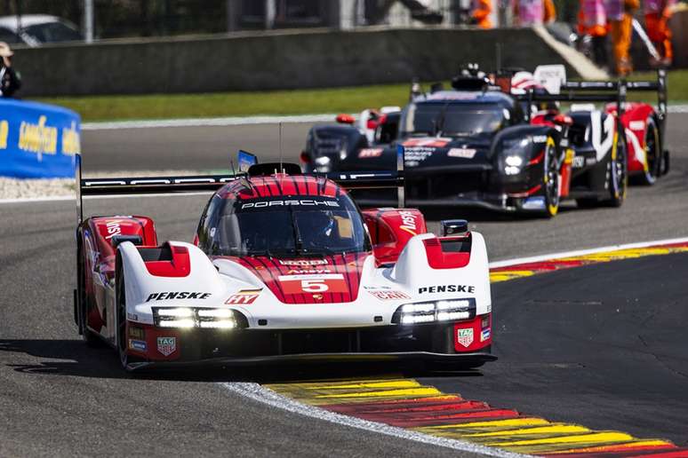 Porsche #5 larga na frente das 6 Horas de Spa-Francorchamps