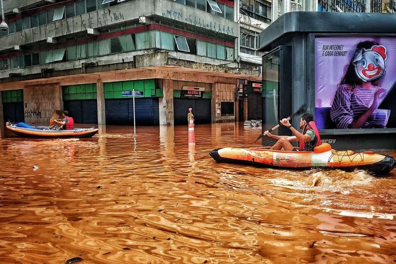 Vista do alagamento no Centro Histórico de Porto Alegre, nesta quinta-feira, 9, após as fortes chuvas que atingiram o Rio Grande do Sul