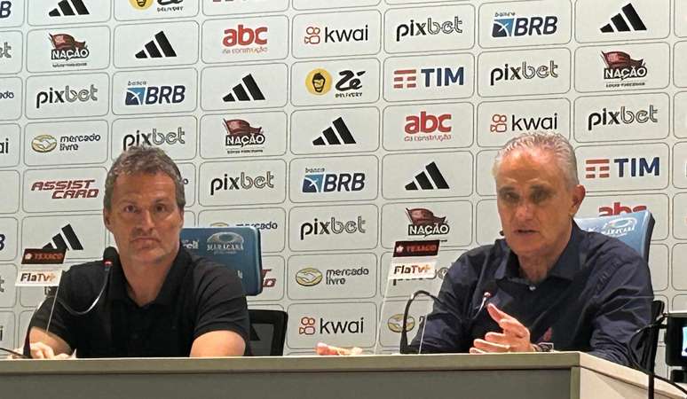 Tite e Bruno Spindel em coletiva pelo Flamengo. 