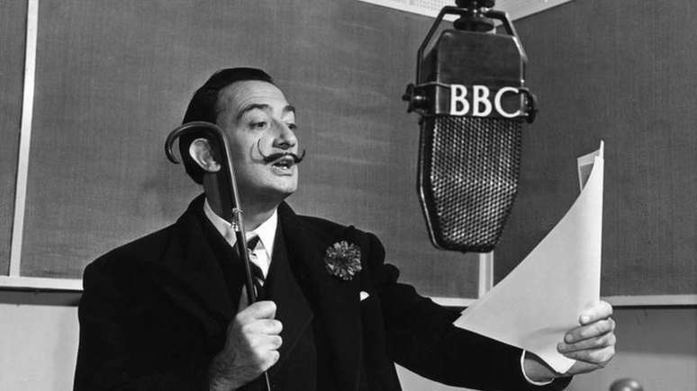 Salvador Dal&iacute; em um programa da BBC em 1951.
