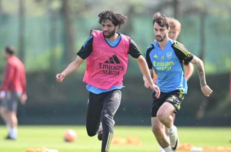 Divulgação / Arsenal - Legenda: Jogadores do Arsenal durante treinamento da equipe antes de jogo decisivo contra o United -