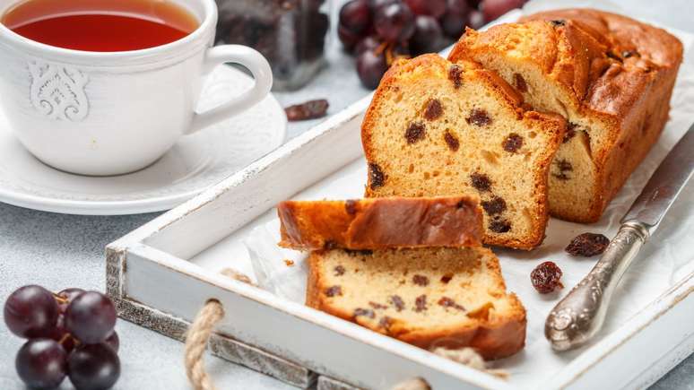 Torta de banana e uva-passa – Foto: Shutterstock