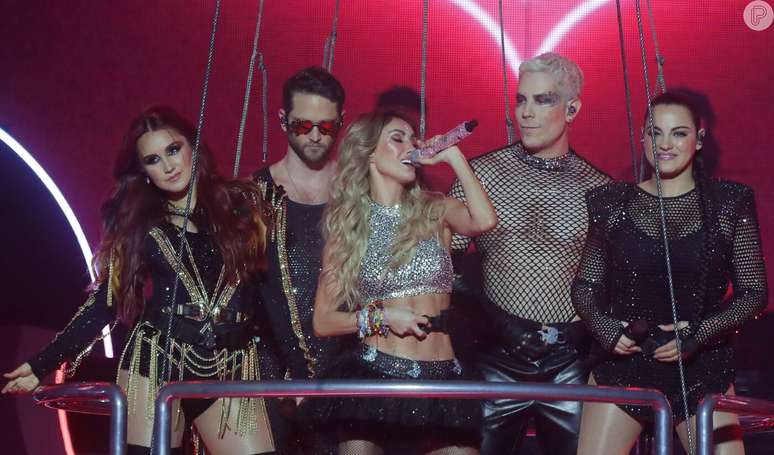 Anahí foi, supostamente, 'alfinetada' por integrantes do RBD após parabenizar Guillermo Rosas, empresário acusado de desviar dinheiro da banda.