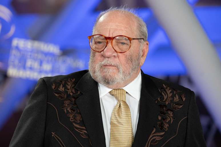 The screenwriter reveals he had his finger bitten by Martin Scorsese’s dog: “Problem dog”
