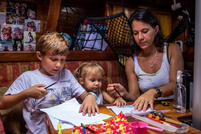 Seguindo o plano, daqui a dois ou três anos, os quatro vão estar zarpando para conhecer novos mares. 