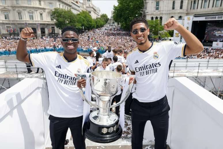 Vini Jr. e Belligham comemoram o 36º título espanhol do Real Madrid.