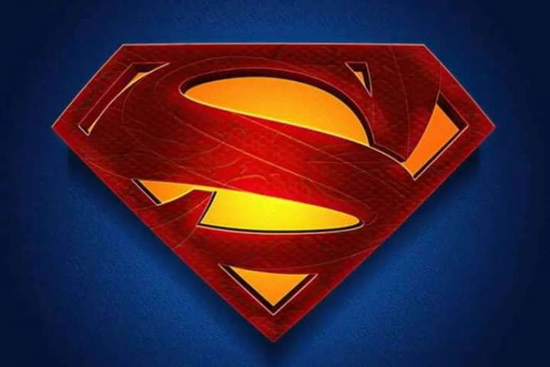 No dia 06/05, o diretor do novo filme do Superman, James Gunn, compartilhou a primeira foto do ator David Corenswet na pele do super-herói da DC Comics.