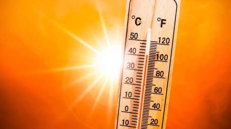 The world records the eleventh consecutive month of record heat