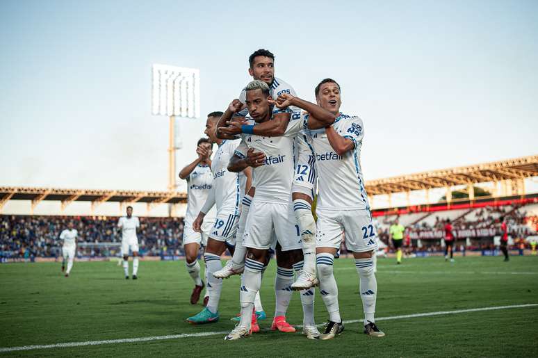 Matheus Pereira marca para o Cruzeiro 