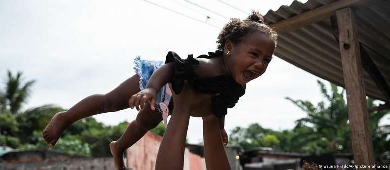 "Racismo é uma faca na cabeça de toda e qualquer pessoa negra. Uma faca que as mães tentam retirar da vida de seus filhos, mas que está sempre ali."