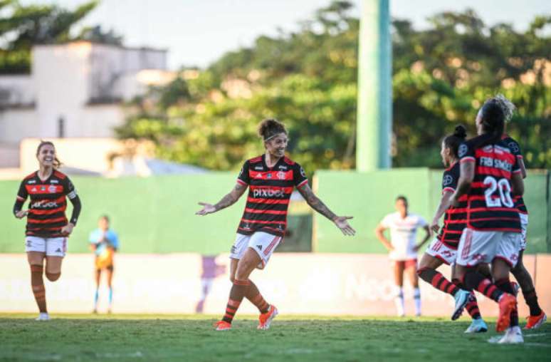 Flamengo vence o Fluminense e chega a quarta vitória consecutiva no ...