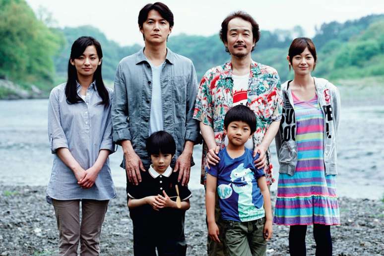 “Assunto de Família” mostra uma família pobre japonesa que vive de pequenos roubos 
