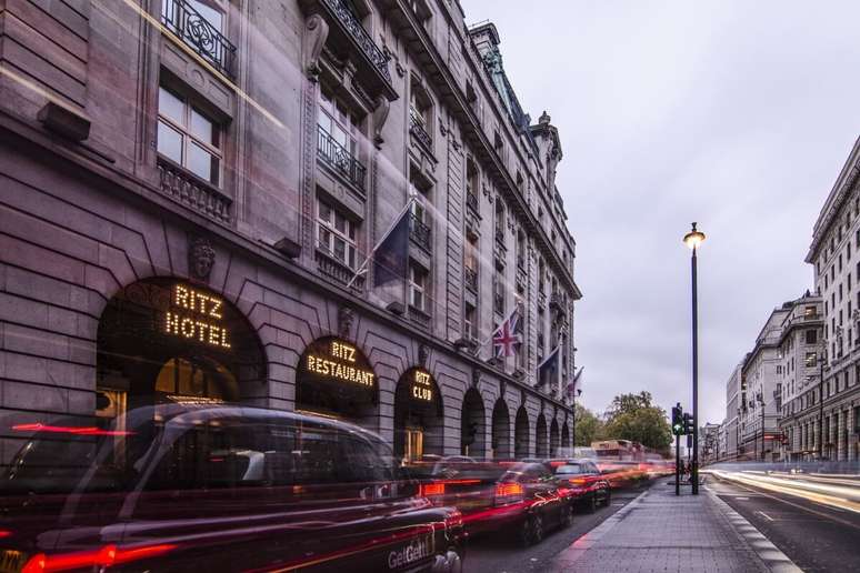 ‘Ritz’ é um dos hotéis mais luxuosos e tradicionais de Londres 