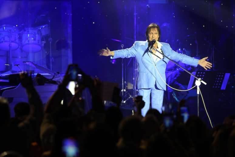 Roberto Carlos doará 100% da renda de seu show de Dia das Mães para as vítimas do RS