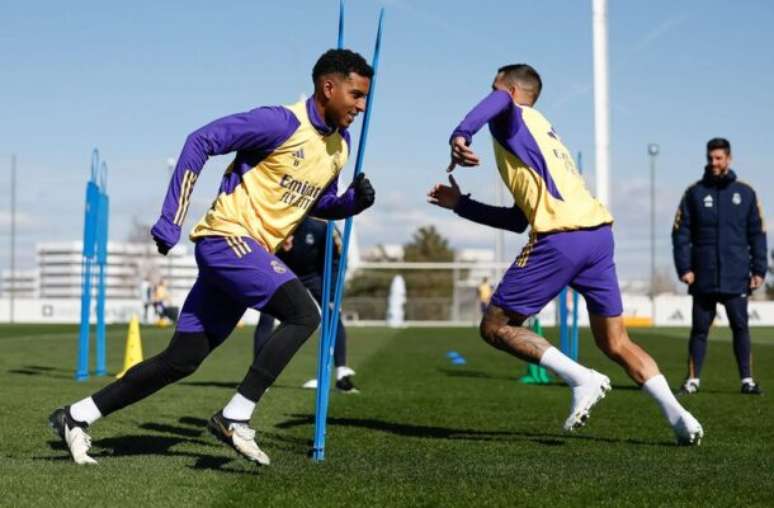 Antonio Villalba/Real Madrid - Legenda: Jogadores do Real Madrid durante treinamento da equipe -