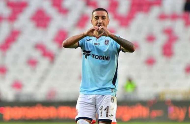 With a Brazilian goal, Basaksehir is alive in the fight for a place in European competitions