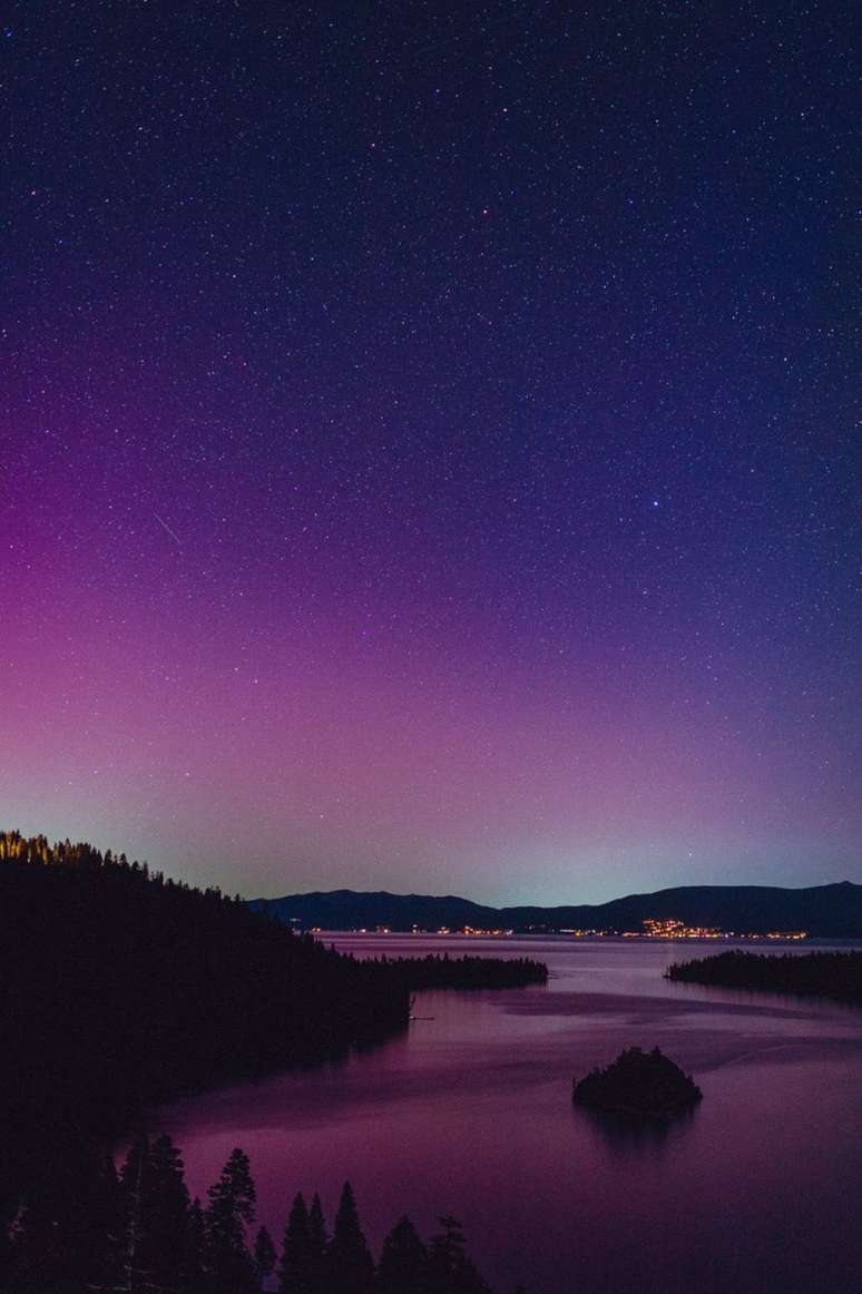 Aurora boreal vista no Lago Tahoe, na Califórnia