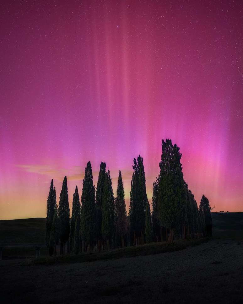 Vista da Aurora Boreal na Toscana, Itália