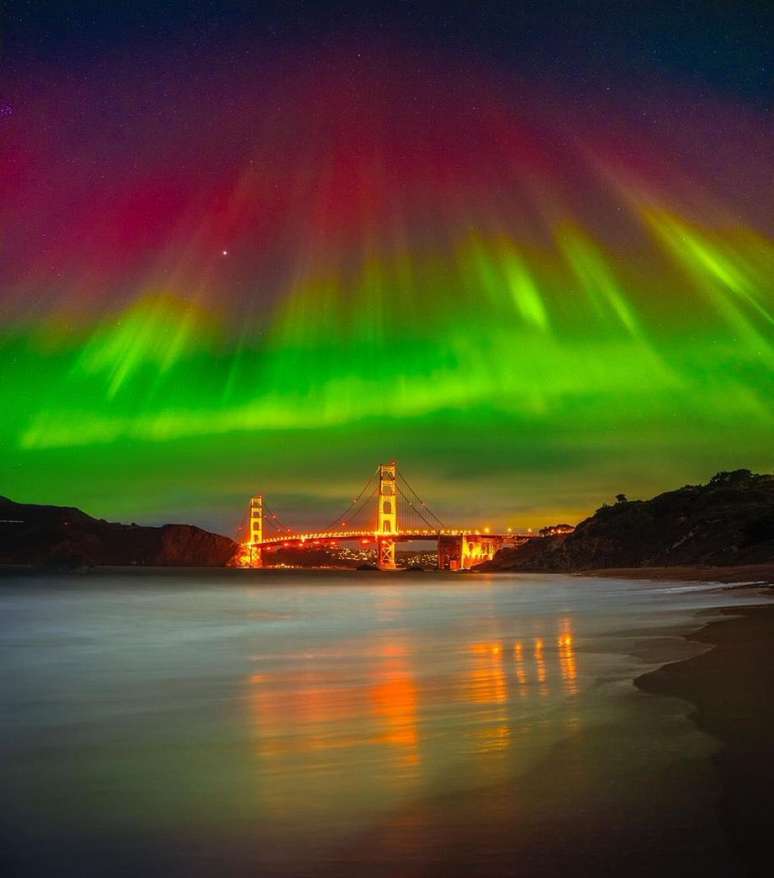 Aurora boreal vista em São Francisco, Califórnia