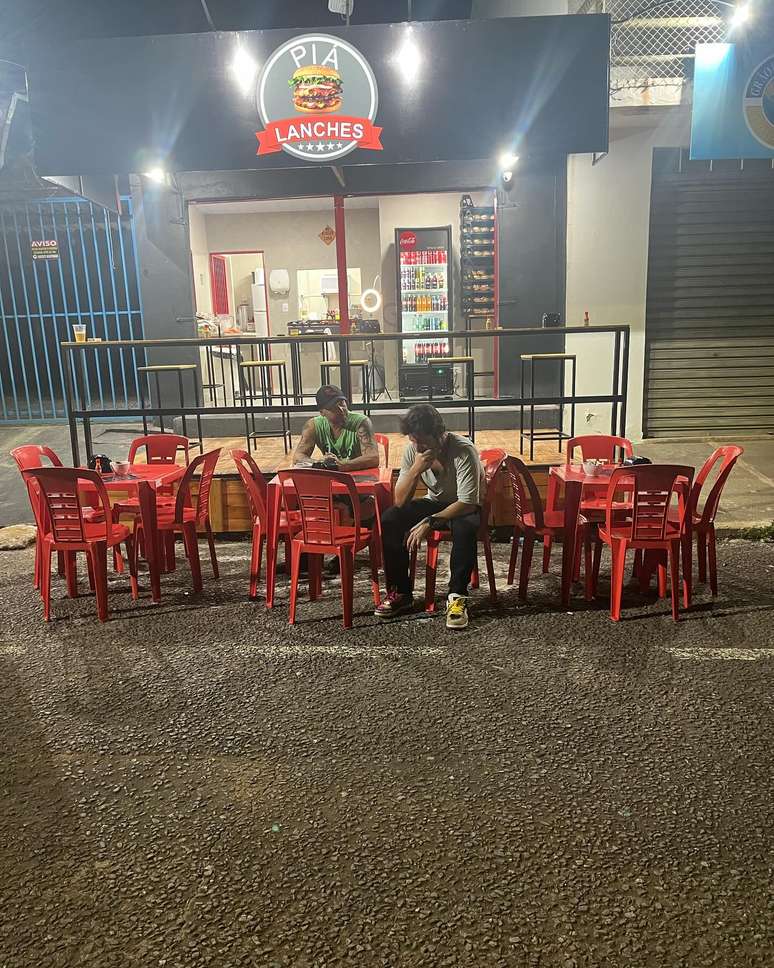 Sandro Pedroso na inauguração de sua lanchonete