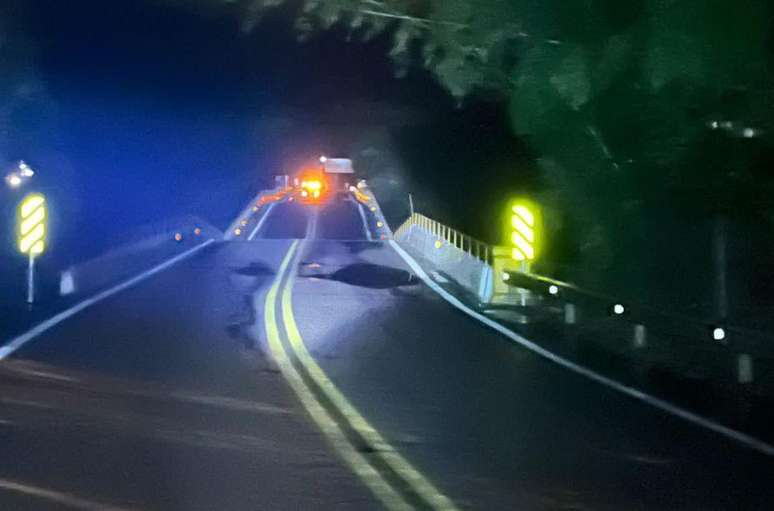 Pilastra da ponte sobre o Rio Caí (RS) cedeu e comprometeu estrutura do local