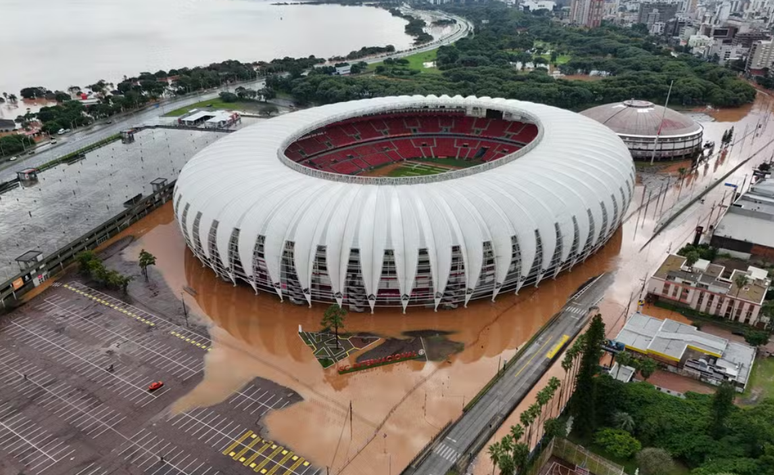 Beira-Rio alagado devido as chuvas em Porto Alegre 