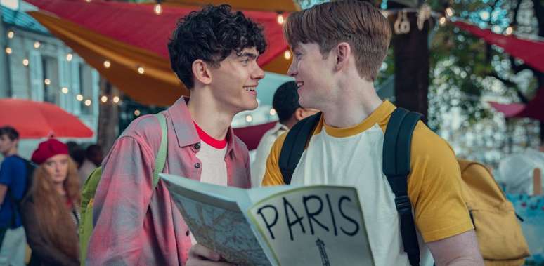Charlie e Nick visitaram Paris na segunda temporada da série (Imagem: Divulgação/Netflix)