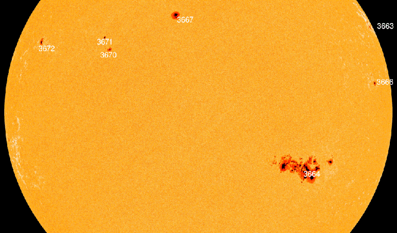 A grande mancha 3664 foi a responsável pela tempestade solar do fim de semana (Imagem: Reprodução/NASA/SDO/AIA/spaceweather.com)
