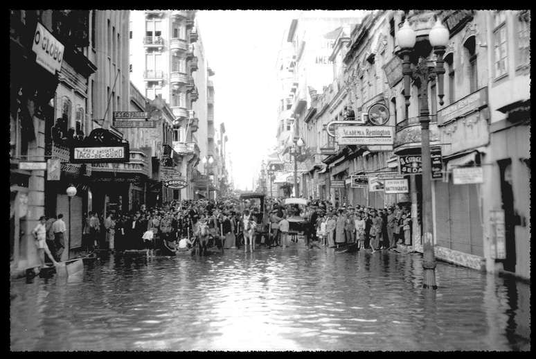 Em 1941, as águas do Guaíba invadiram o centro de Porto Alegre causando caos e destruição na capital