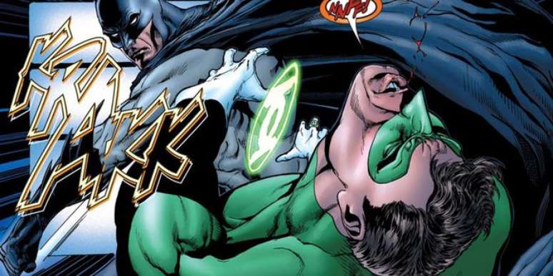 Batman espanca o Lanterna Verde (Imagem/DC Comix.