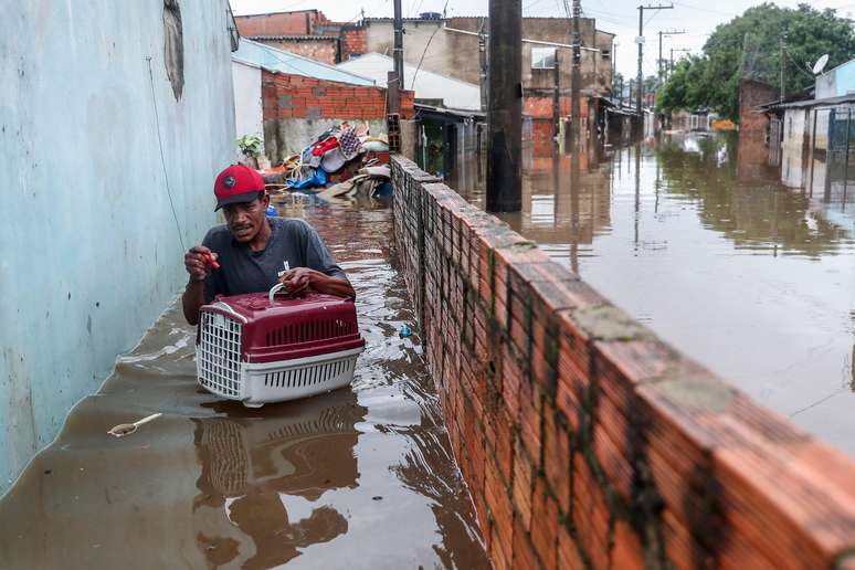 Wagner Souza, que morava no bairro Humaitá, também na capital gaúcha, só levou consigo o gato Lilico