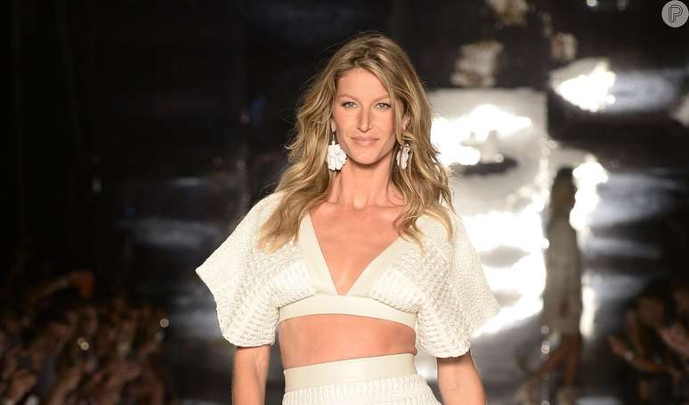 Gisele Bündchen foi sabotada em desfile da Versace.