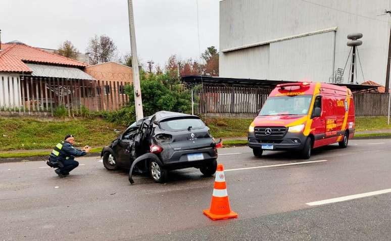 acidente-renault-kwid-linha-verde-curitiba-4