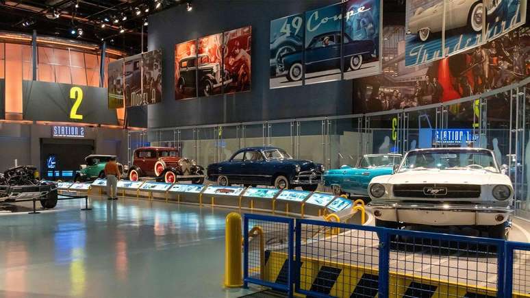 O Museu Henry Ford de Inovações Americanas fica em Dearborn. A história da indústria automotiva da cidade está intrinsecamente relacionada à imigração árabe