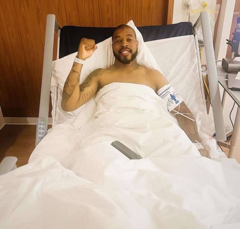 O zagueiro Kimpembe, do PSG, se lesionou em fevereiro de 2023 e precisou passar por cirurgia.