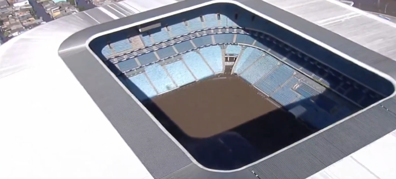 Arena do Grêmio permanece submersa após 12 dias de enchentes em Porto Alegre