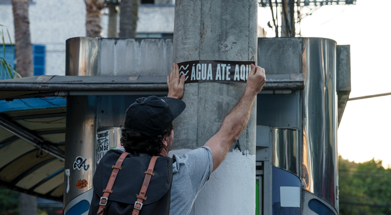 SP: coletivo 'reproduz' alagamentos em pontos turísticos para conscientizar sobre temporais no RS