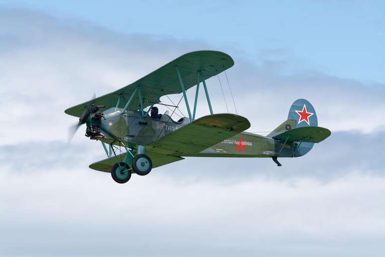 As mulheres voavam no biplano Polikarpov Po-2, que já chegou a ser usado em voos agrícolas e de treinamento