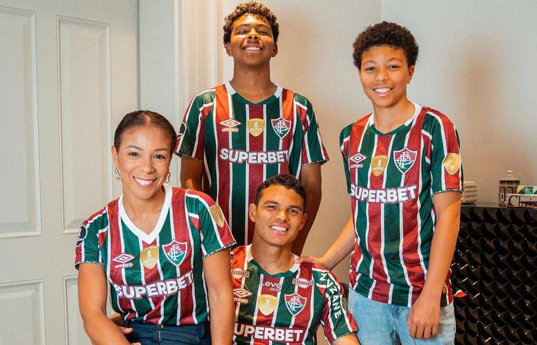 Thiago Silva e família usarão camisas do Fluminense para anunciar retorno
