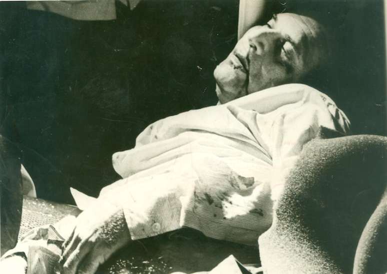 O líder comunista Carlos Marighella morto em emboscada montada pelo Dops, em 1969, na Alameda Casa Branca, nos Jardins, em São Paulo