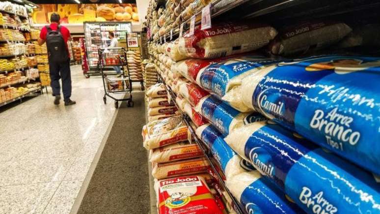 Fhoresp aponta que alguns supermercados estão impondo aos consumidores limite de produtos para compras, sem a menor justificativa