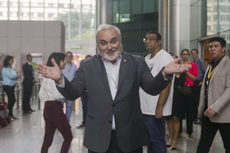 Ex-presidente da Petrobras, Jean Paul Prates, deixa sede da empresa no centro do Rio de Janeiro